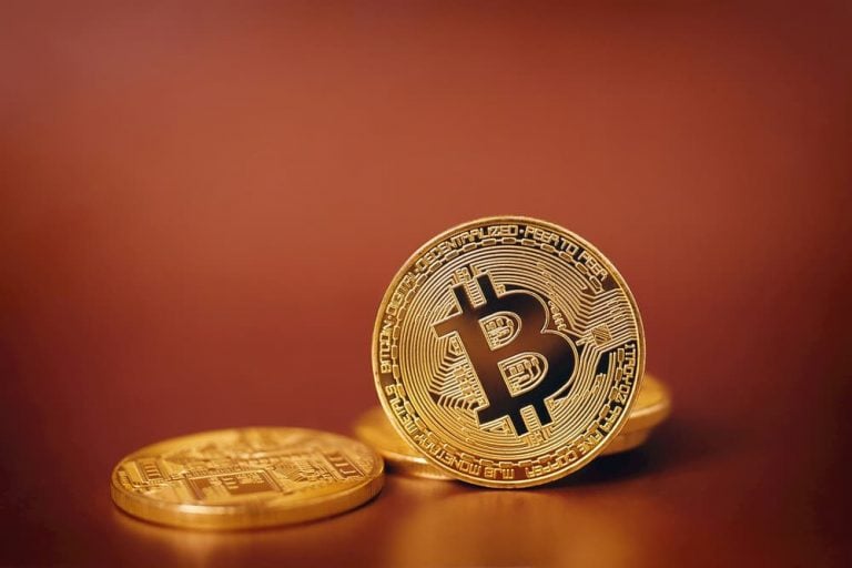 Analysts attribute today's Bitcoin slump to 'small weak hand test'