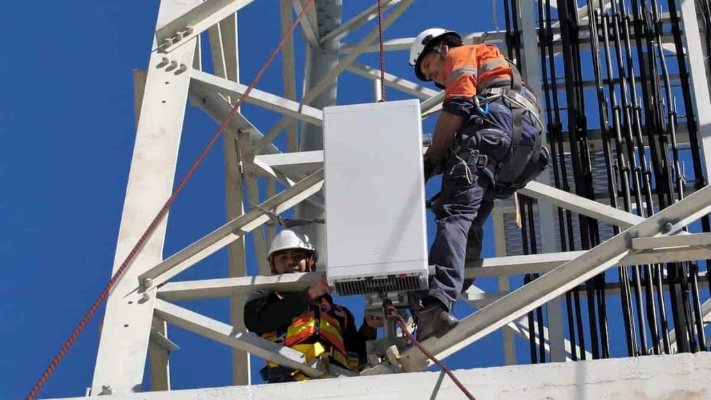 installing-ericssons-5g-radios-at-telstras-innovation-centre-on-the-gold-coast-australia