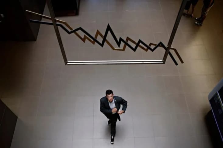 Palantir stock's 29% slump represents a buying opportunity, Goldman Sachs says