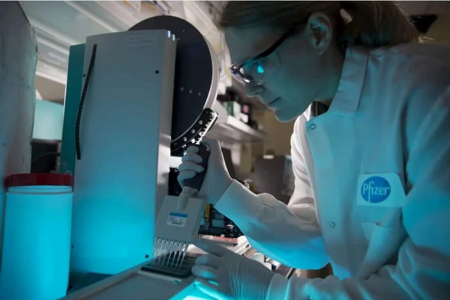 €600M worth of vaccines distributed in EU with Pfizer dominating market at 68% share