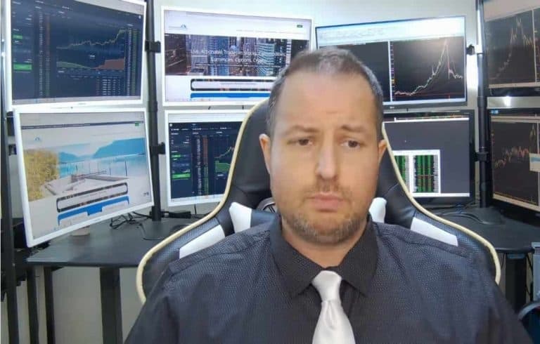 Gold will outperform Bitcoin and stocks in 2022, chief market strategist suggests