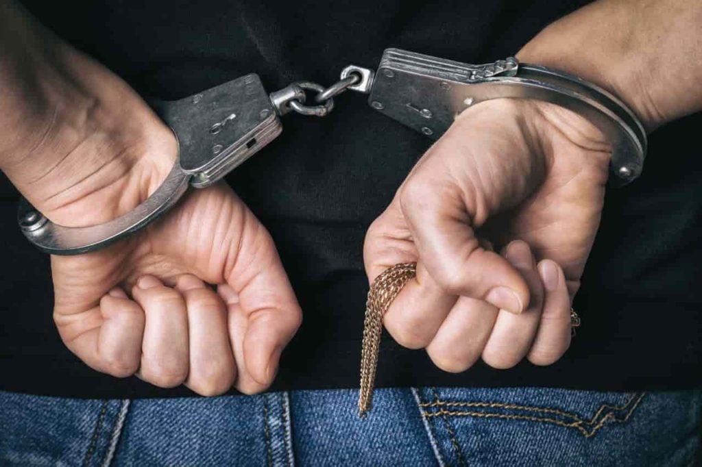 Desperate investor raids gold shop to cover cryptocurrency losses