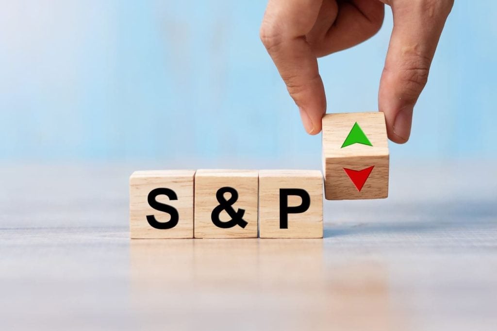 There are no signs of S&P capitulating yet says Strategas analyst