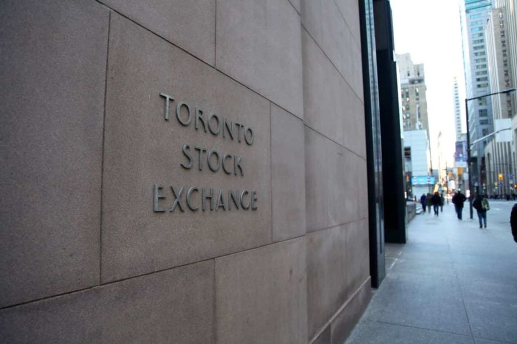 Toronto Stock Exchange suspends Voyager Digital shares - reviews delisting broker