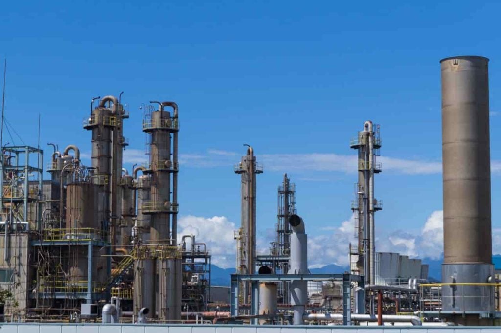 2 strong buy stocks to play the increase in natural gas prices