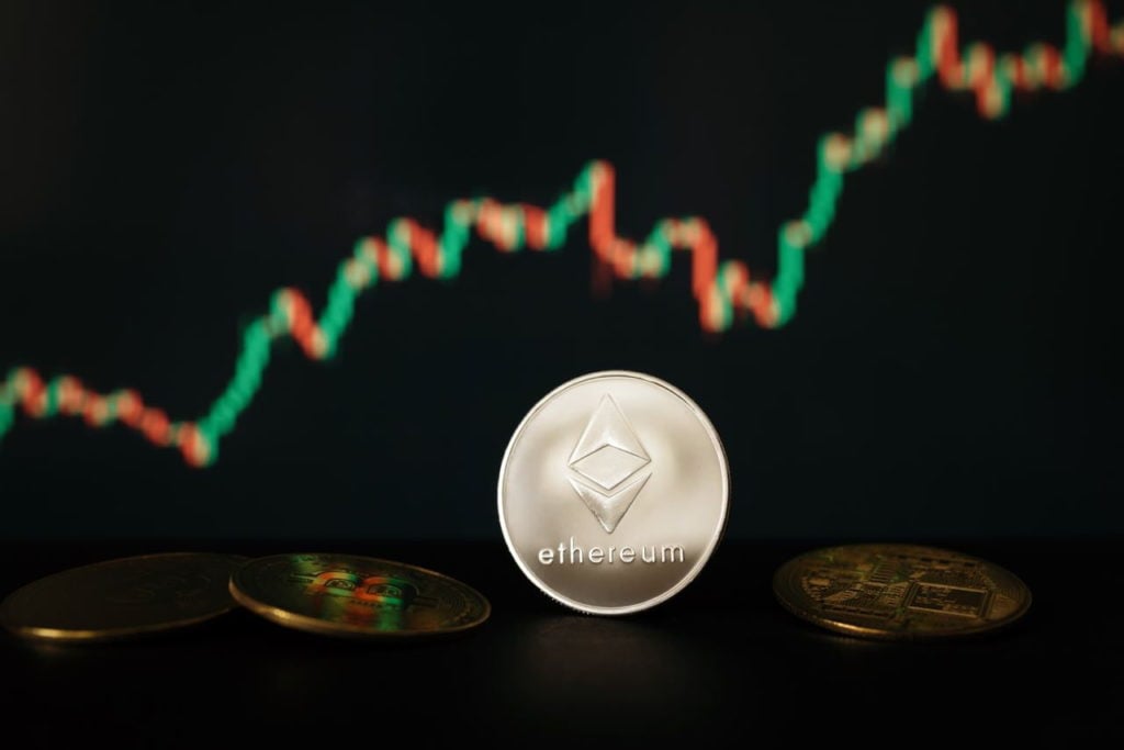 ETH circulation compared to market cap shows most bullish divergence since May 2021