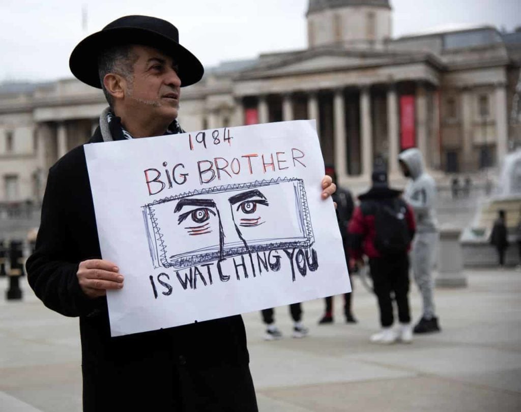 R. Kiyosaki warns Biden's crypto order correlates to Orwell's totalitarian vision in ‘1984’