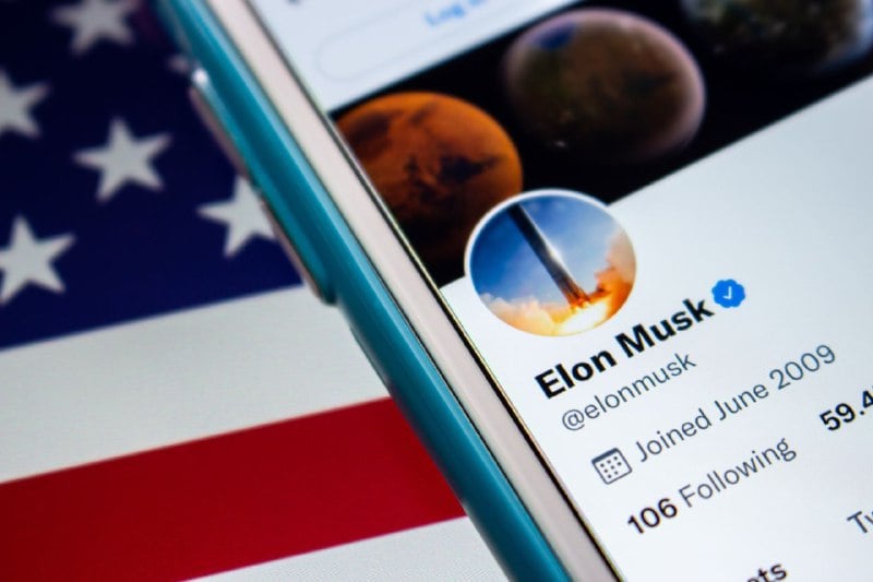 Elon Musk and MicroStrategy's Saylor slam WSJ for 'giving foot massages' to SBF