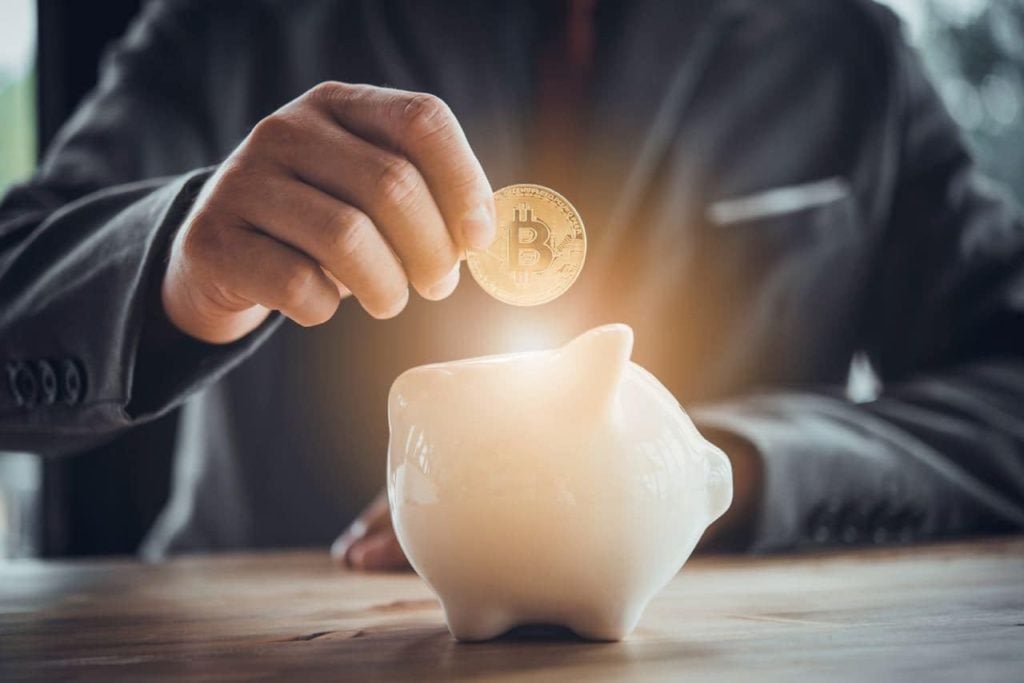 Study: Extroverts 28% more likely to invest in crypto over stocks