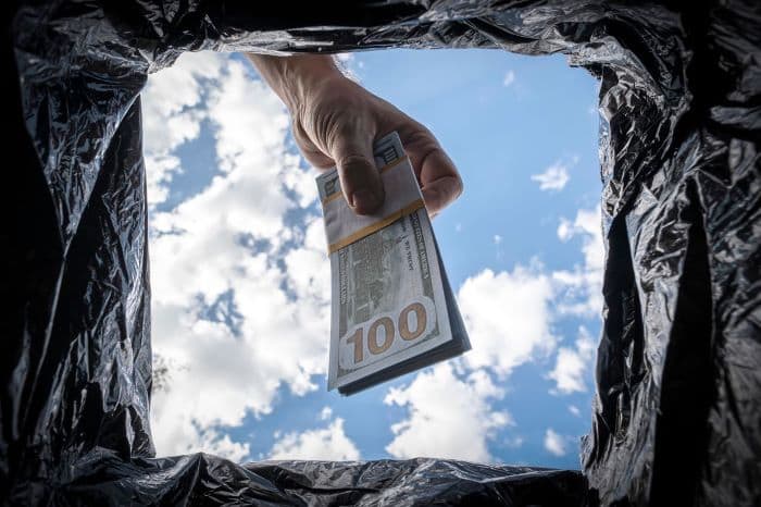 ‘Cash is trash,' says Robert Kiyosaki; would buy more gold even if it crashes