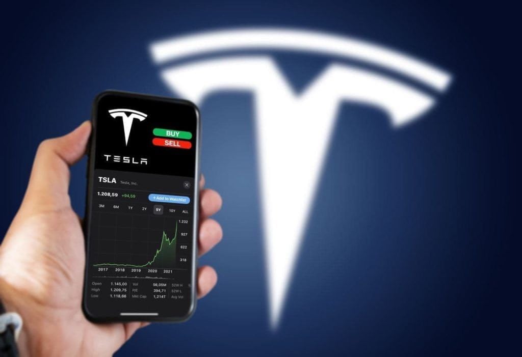 Can Tesla stock reach $200 after mega crash?