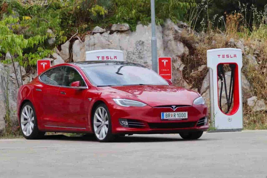 Tesla stock target at $262 ‘within reach’ as this chart pattern forms