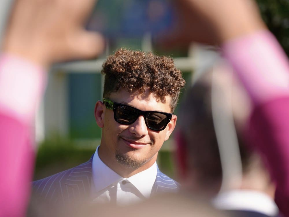 How much money does Patrick Mahomes make a second?