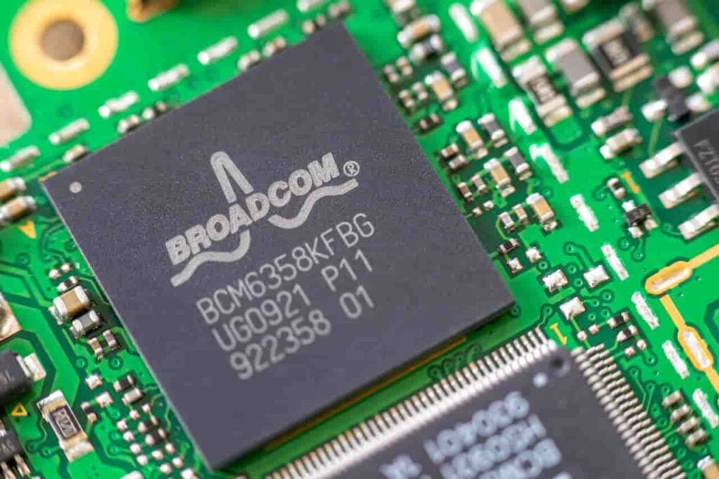 This is why Broadcom (AVGO) stock is crashing