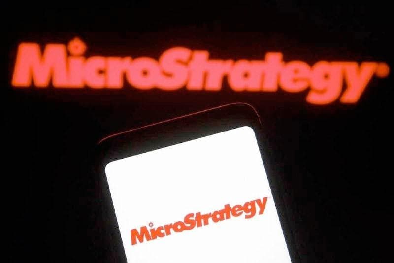 AI predicts MSTR stock price for year-end