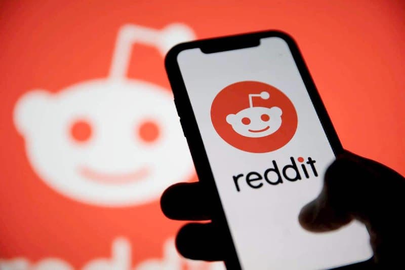 Analyst revises Reddit stock price amid stronger ad metrics and growth outlook