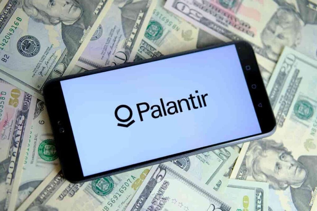 Hedge funds pour into Palantir stock