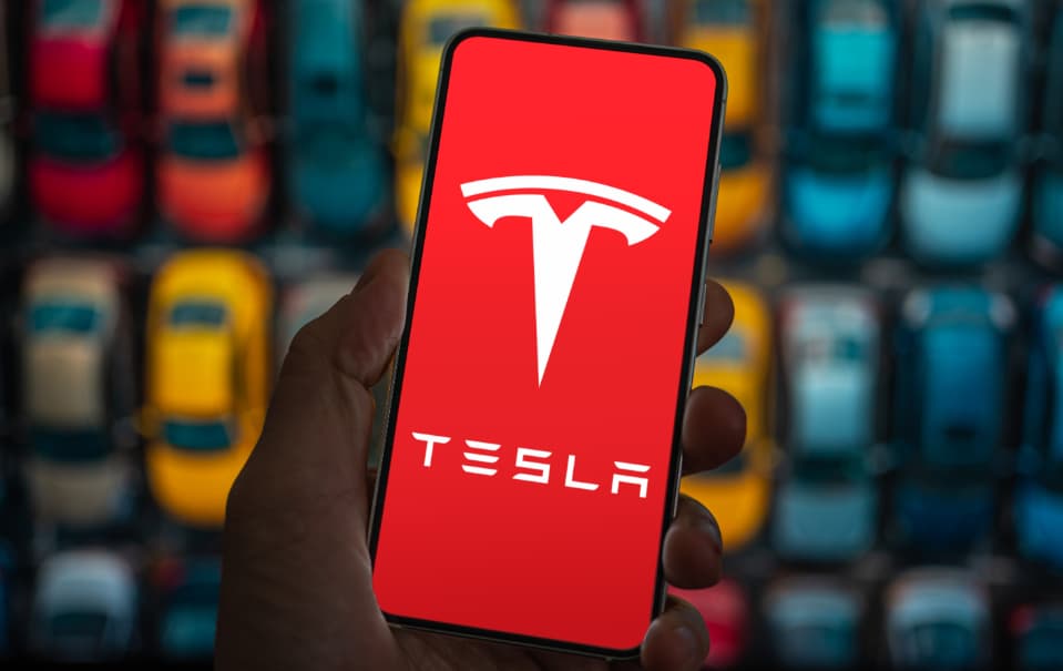 Analyst updates Tesla stock price target
