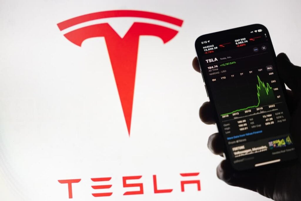 AI predicts Tesla stock price for April 30, 2025