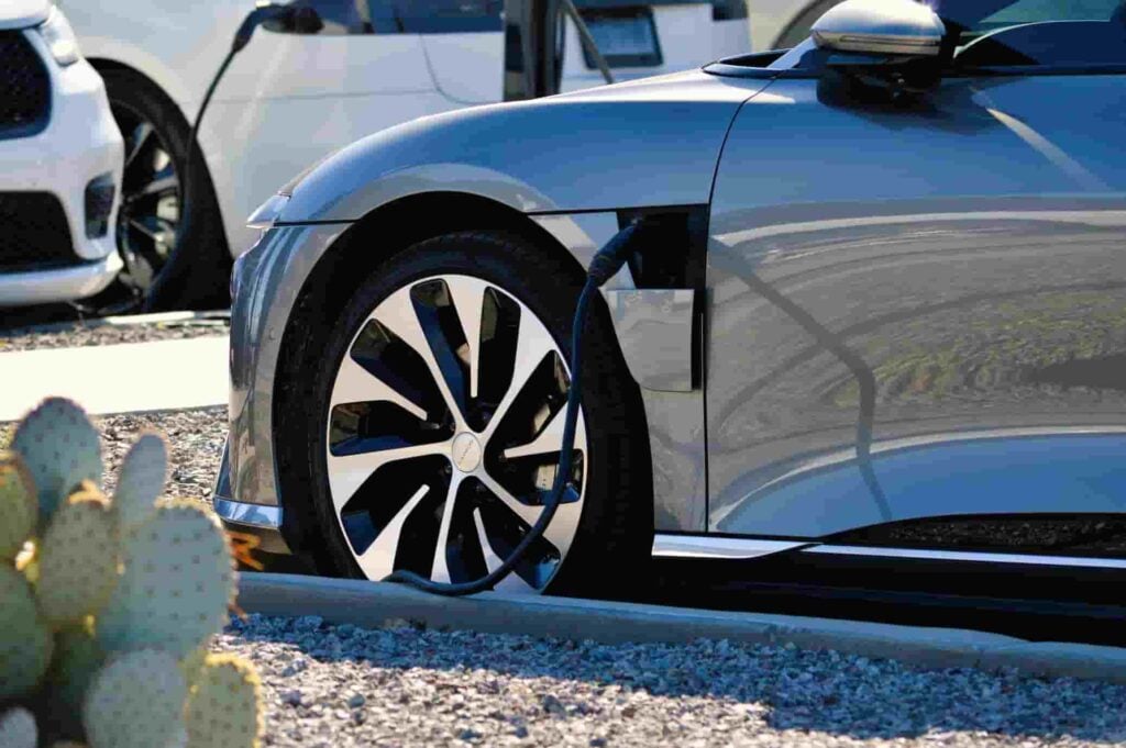 Wall Street sets price targets for Tesla and Lucid for the next 12 months