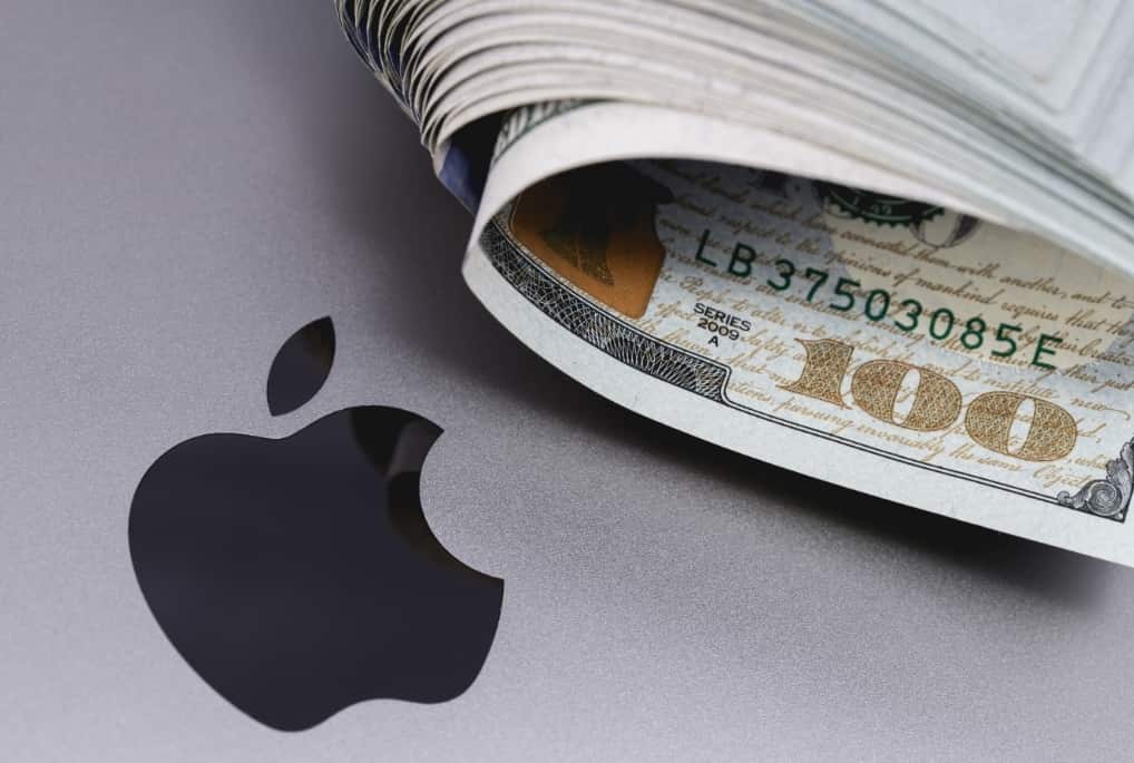 Machine learning algorithm predicts Apple stock price on August 31, 2025