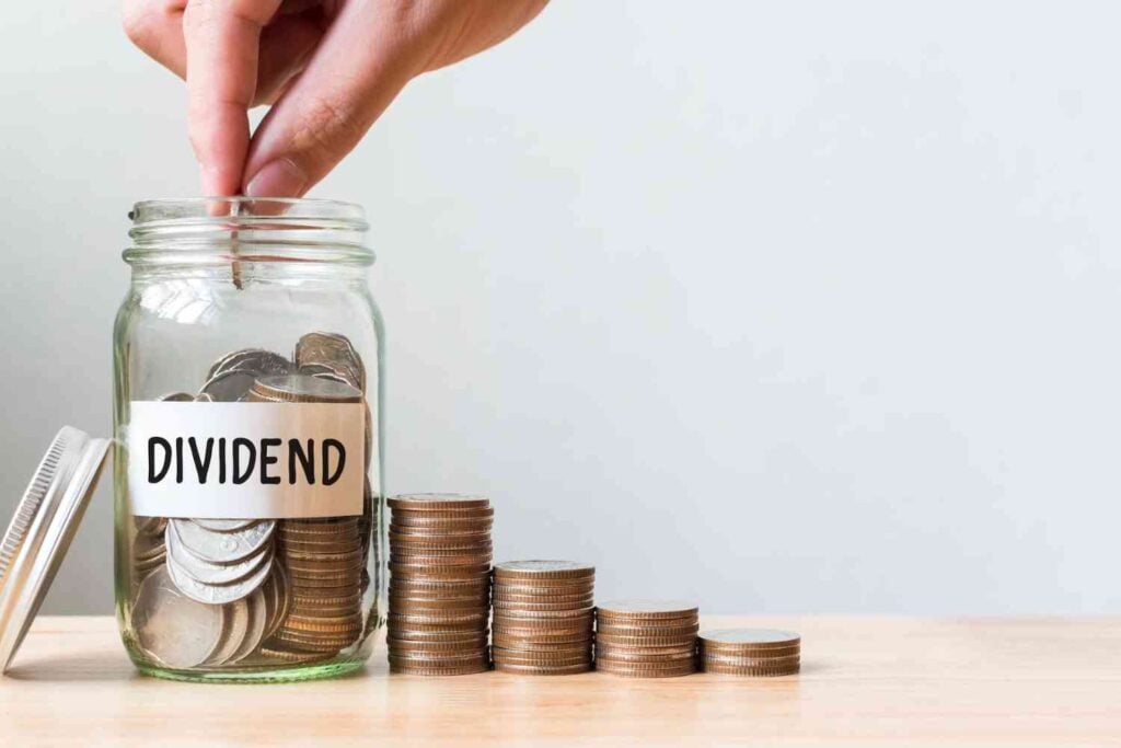 2 dividend stocks to turn $100 into $1,000 in 2026