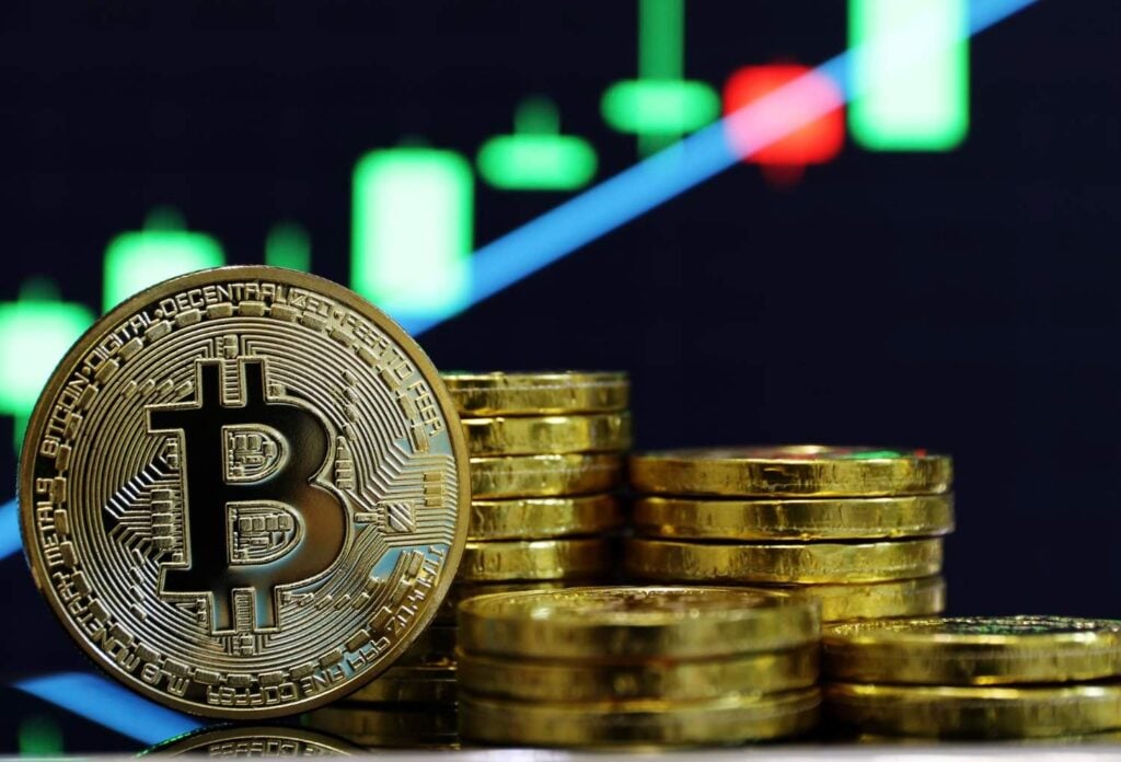 Commodity strategist predict Bitcoin collapse to $10,000 in 2026