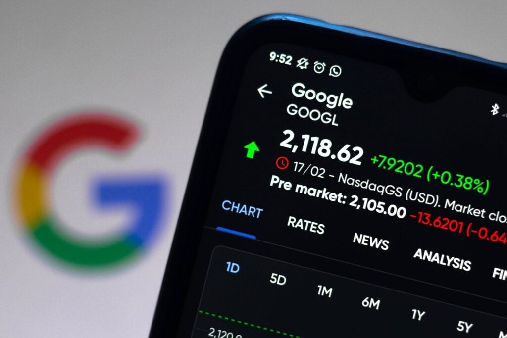 Analysts revise Google stock price target thumbnail
