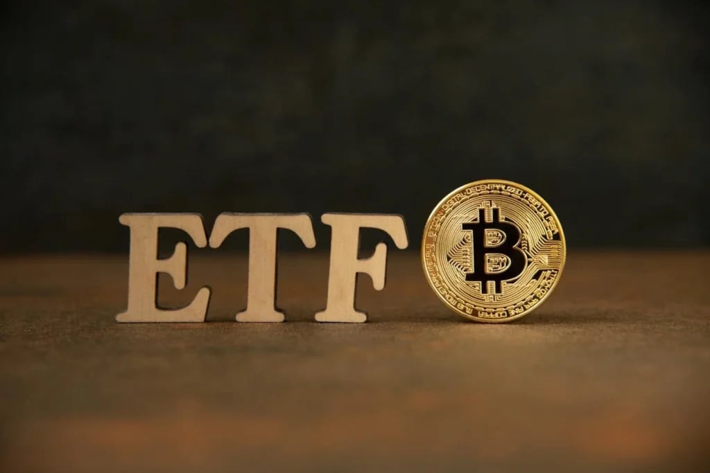 Bitcoin spot ETFs record 4 consecutive days of inflows of over $1.6 billion thumbnail