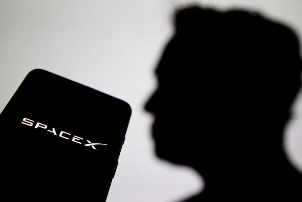 Analyst sets $500 SpaceX stock price target thumbnail