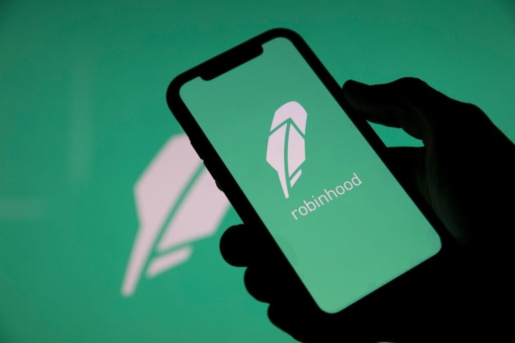 Wall Street sets Robinhood stock price for next 12 months thumbnail