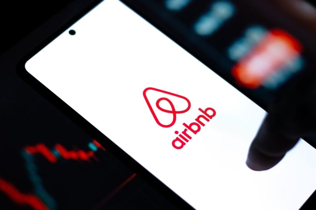 $1,000 invested in Airbnb stock at World Cup start is now worth thumbnail