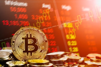 Bitcoin spot volume plunges to lowest level since 2024 thumbnail