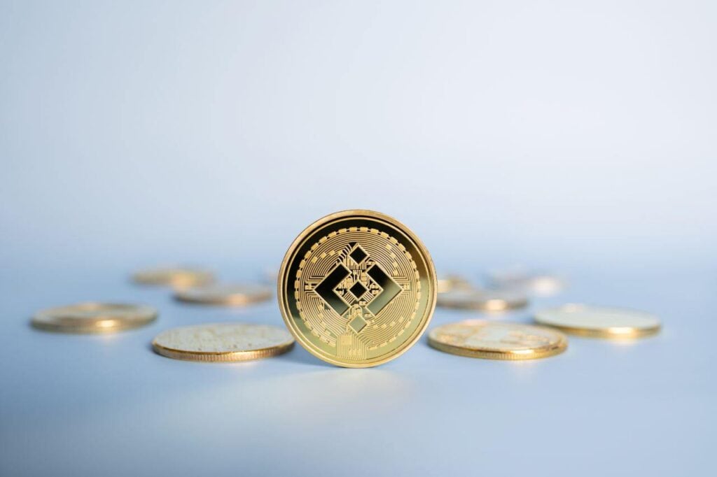 Machine learning algorithm sets BNB price for August 1, 2026 thumbnail