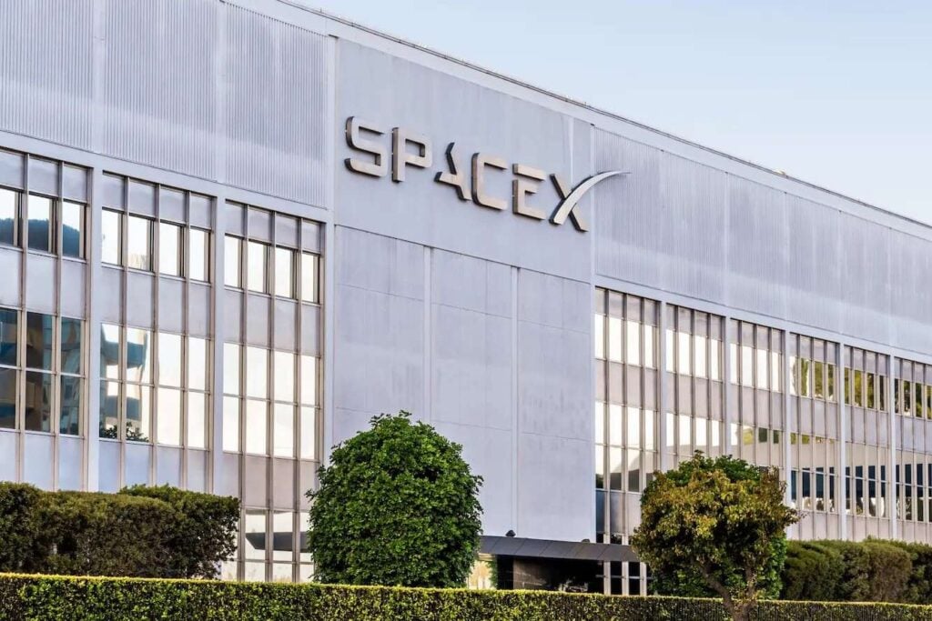 $1,000 invested in SpaceX stock at start of August is now worth thumbnail