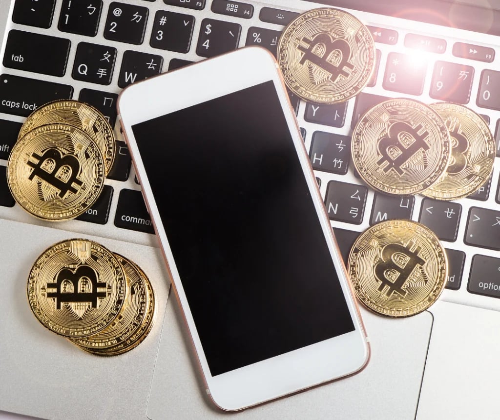Bitcoin active addresses crash to lowest level since 2018 thumbnail