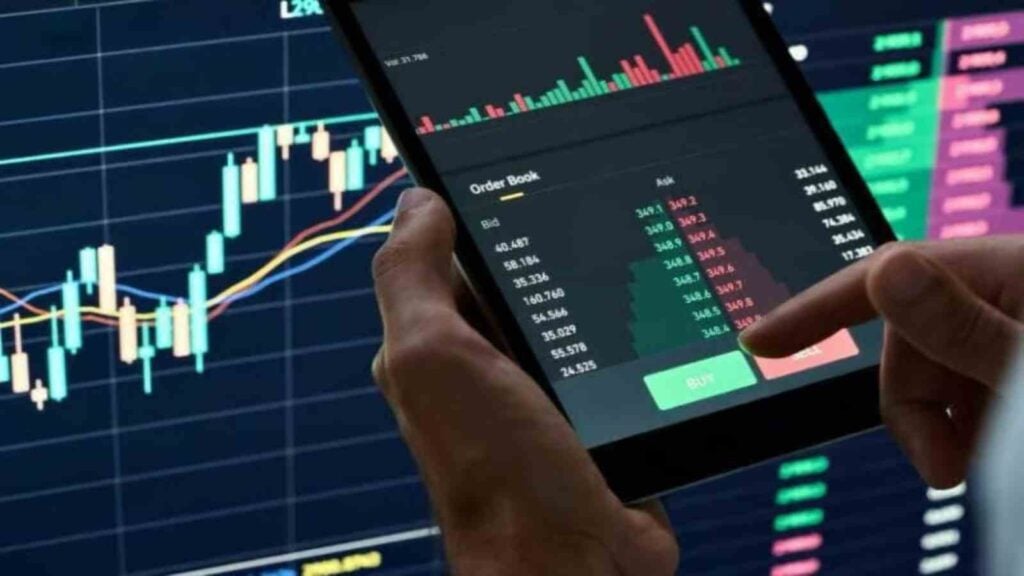 Crypto trader turns $120 into over $200,000 in hours thumbnail