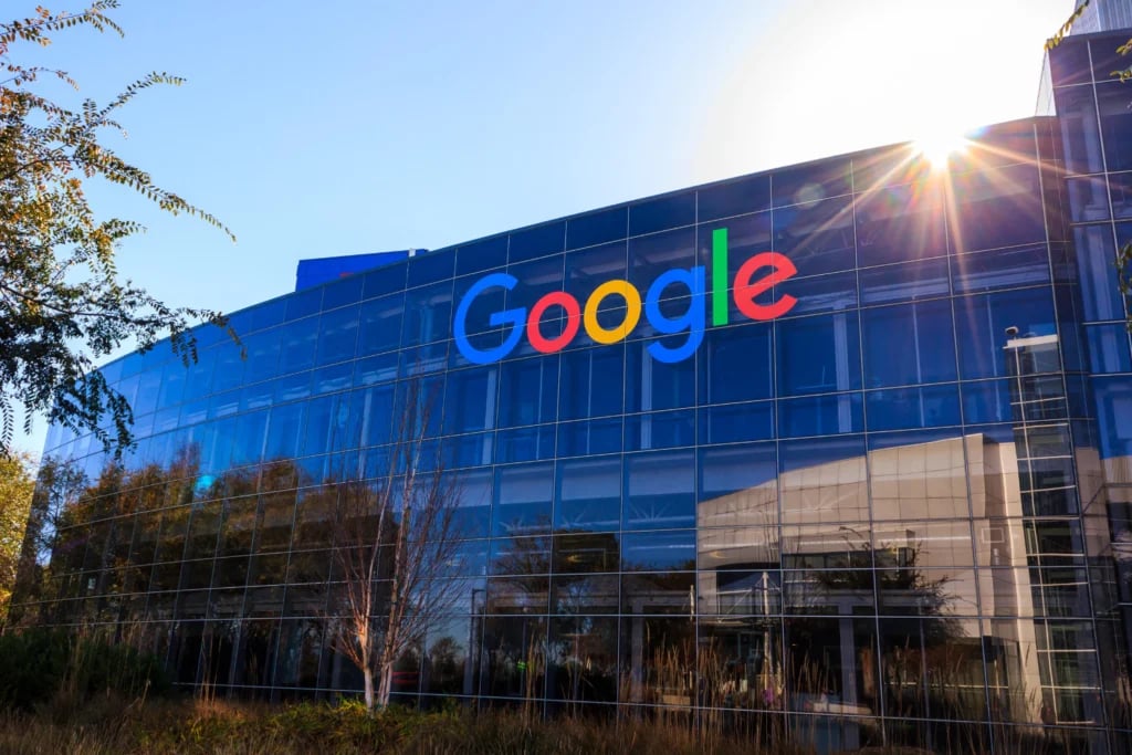Wall Street analyst sets Google (GOOGL) stock price target for 12 months thumbnail