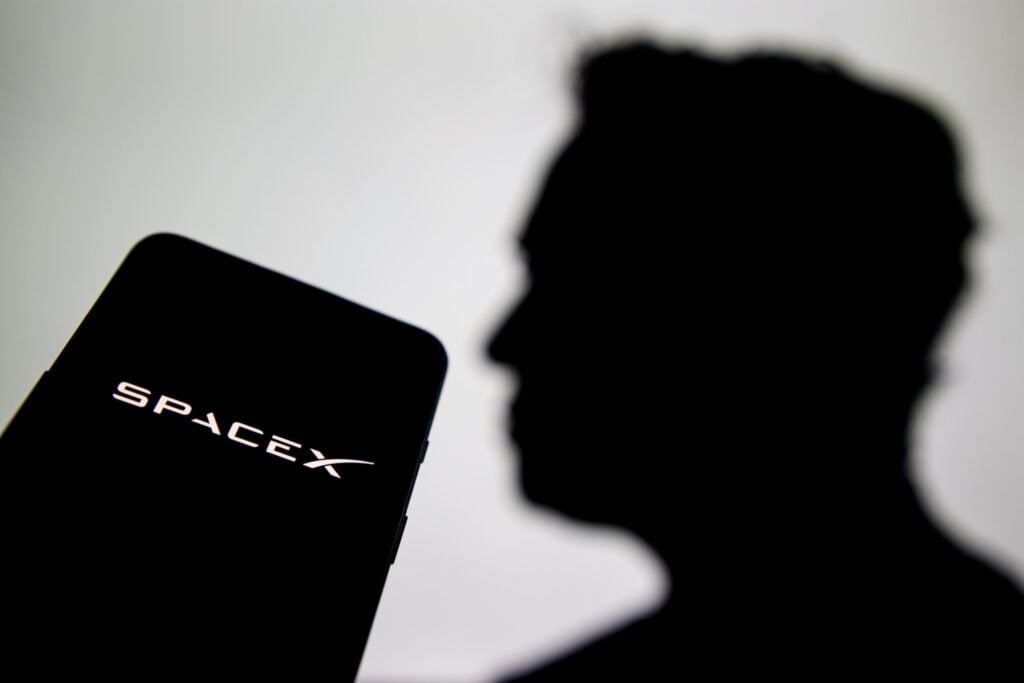 This Wall Street expert maps SpaceX stock path to $300 record high thumbnail