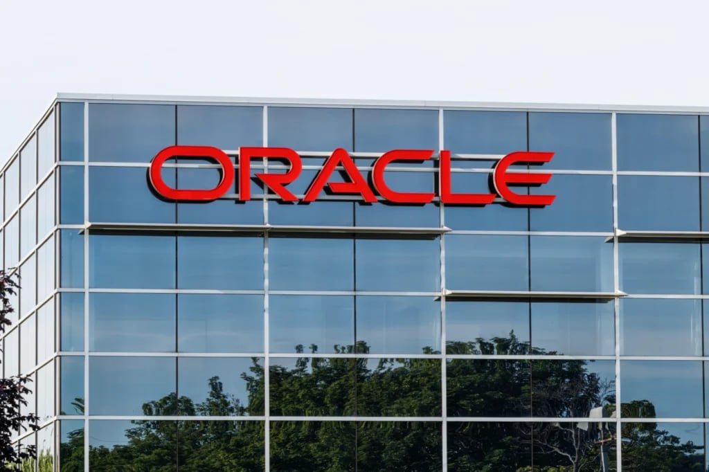 Analyst revises Oracle (ORCL) stock price target thumbnail