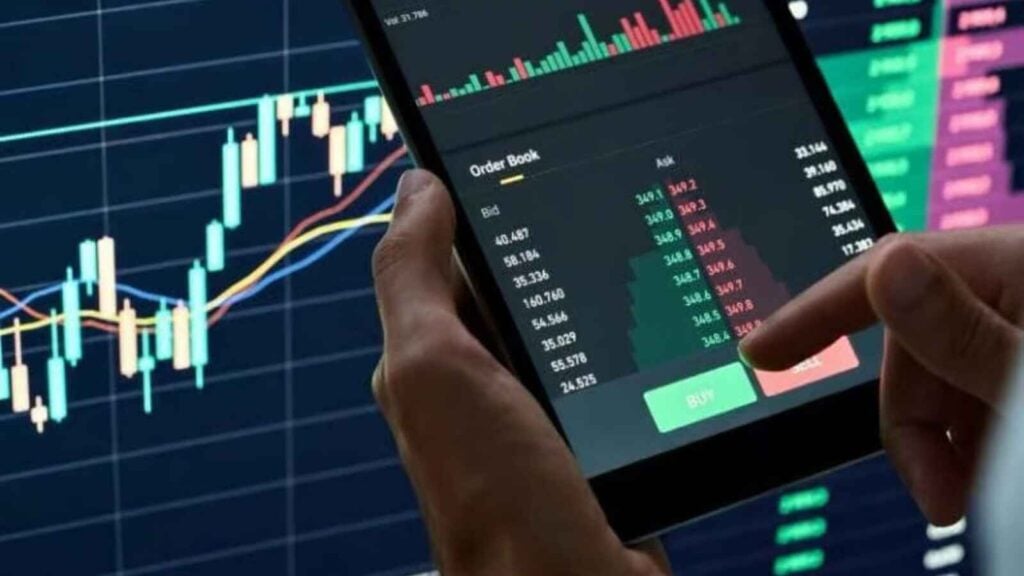 Crypto trader turns $870 into $312,000 in 5 hours thumbnail