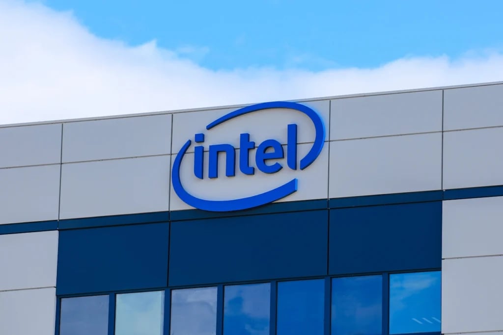 Machine learning algorithm predicts Intel's stock price on September 30, 2026 thumbnail