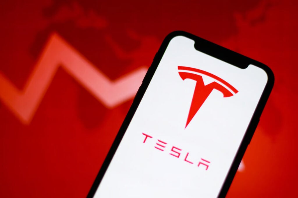 Analyst sets Tesla (TSLA) stock price target for 12 months thumbnail