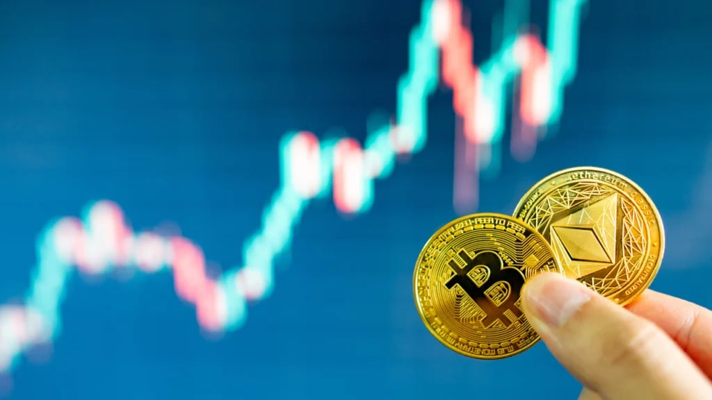Crypto market hit by nearly $1 billion in liquidations after inflation shock thumbnail