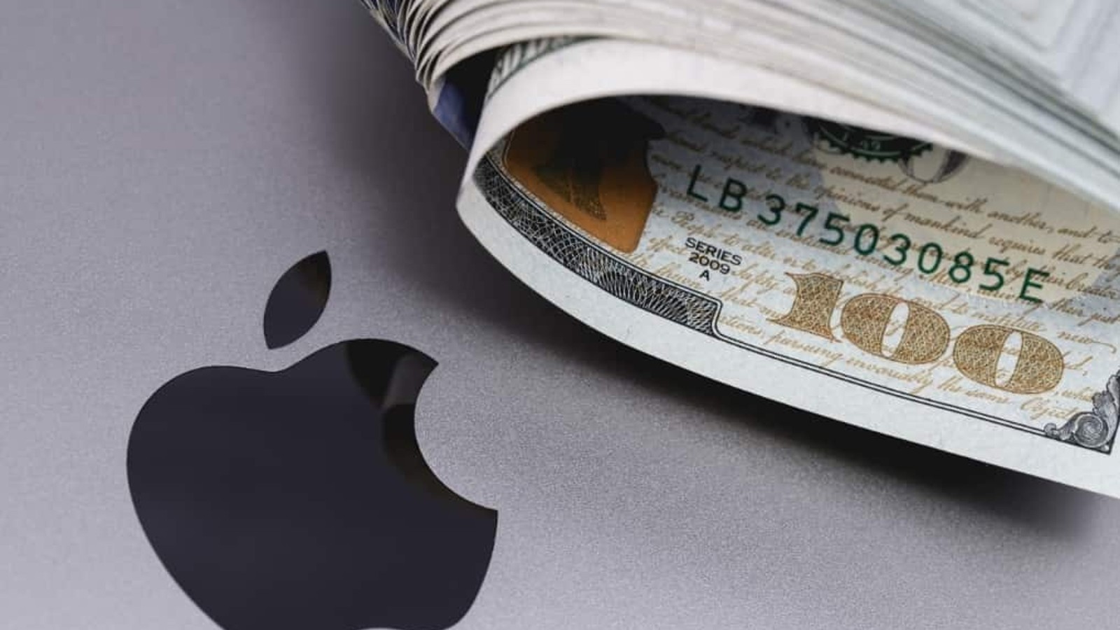 Machine learning algorithm predicts Apple stock price on August 31, 2025