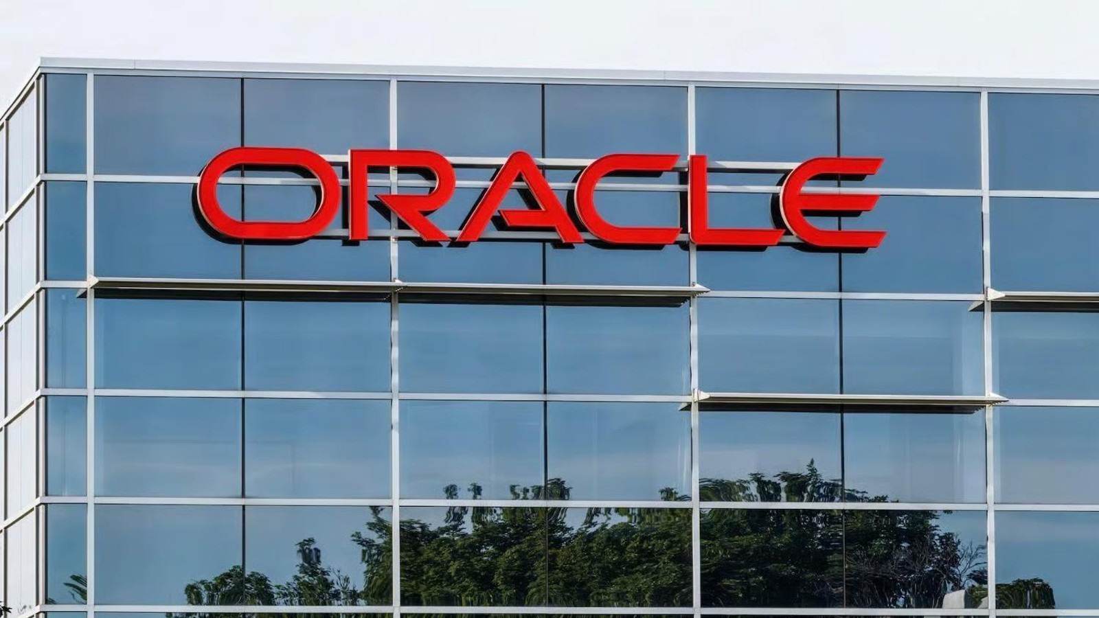 Is Oracle stock a ‘Buy,’ ‘Sell,’ or ‘Hold’ ahead of Thursday earnings